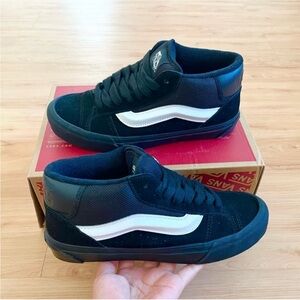 Vans KNU MID UNISEX - Skate shoes
Women 11.5  US Mens 10.0 US